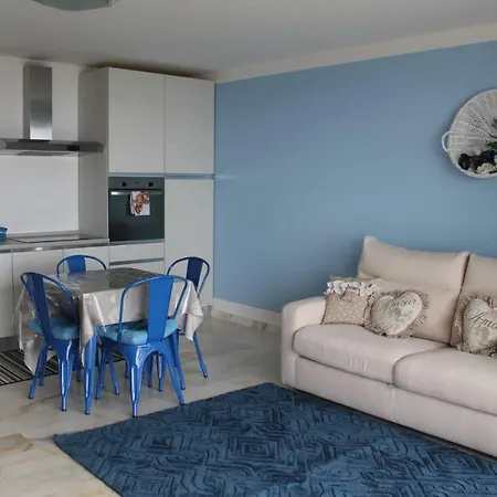 Les Miradors Apartment